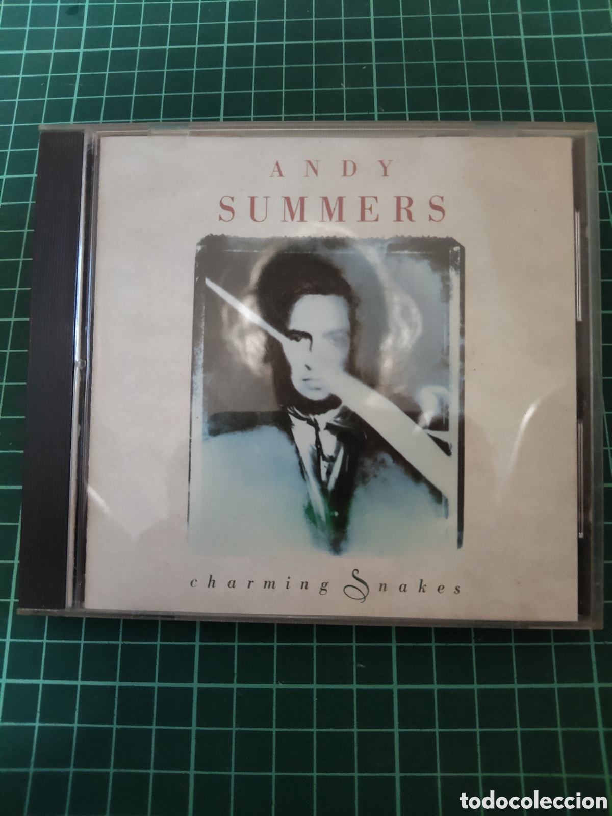 CDs de m&uacute;sica: Charming Snakes&rdquo; del guitarrista brit&aacute;nico Andy Summers, lanzado en 1990