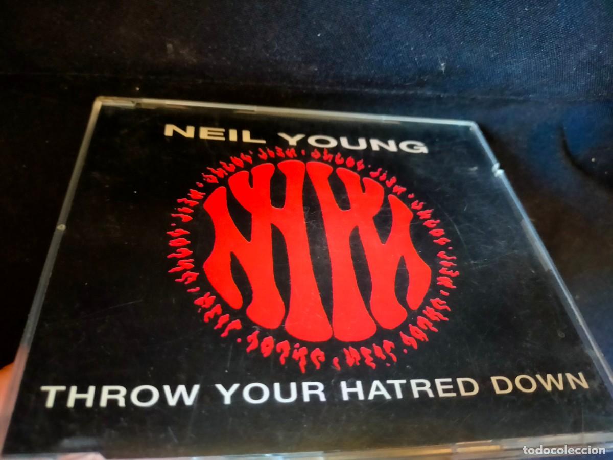 CDs de m&uacute;sica: NEIL YOUNG. TROW YOUR HATRED DOWN. CD SINGLE. 1995 - Foto 1