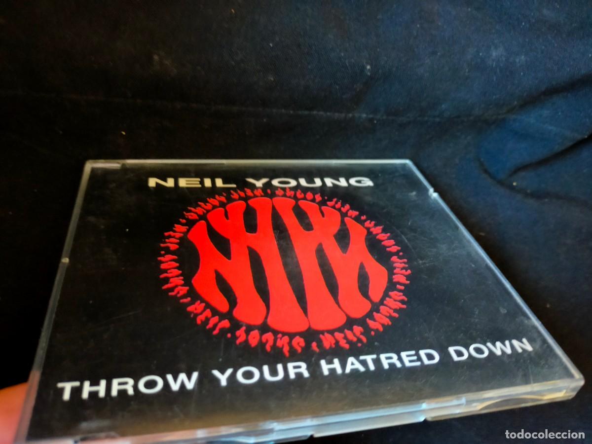 CDs de m&uacute;sica: NEIL YOUNG. TROW YOUR HATRED DOWN. CD SINGLE. 1995 - Foto 2