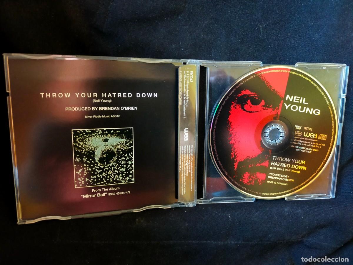 CDs de m&uacute;sica: NEIL YOUNG. TROW YOUR HATRED DOWN. CD SINGLE. 1995 - Foto 3