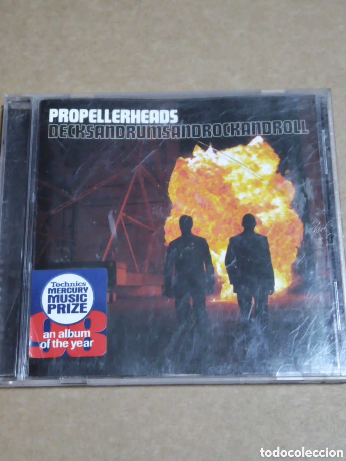 CDs de m&uacute;sica: Decksandrumsandrockandroll del grupo Propellerheads. [1]
