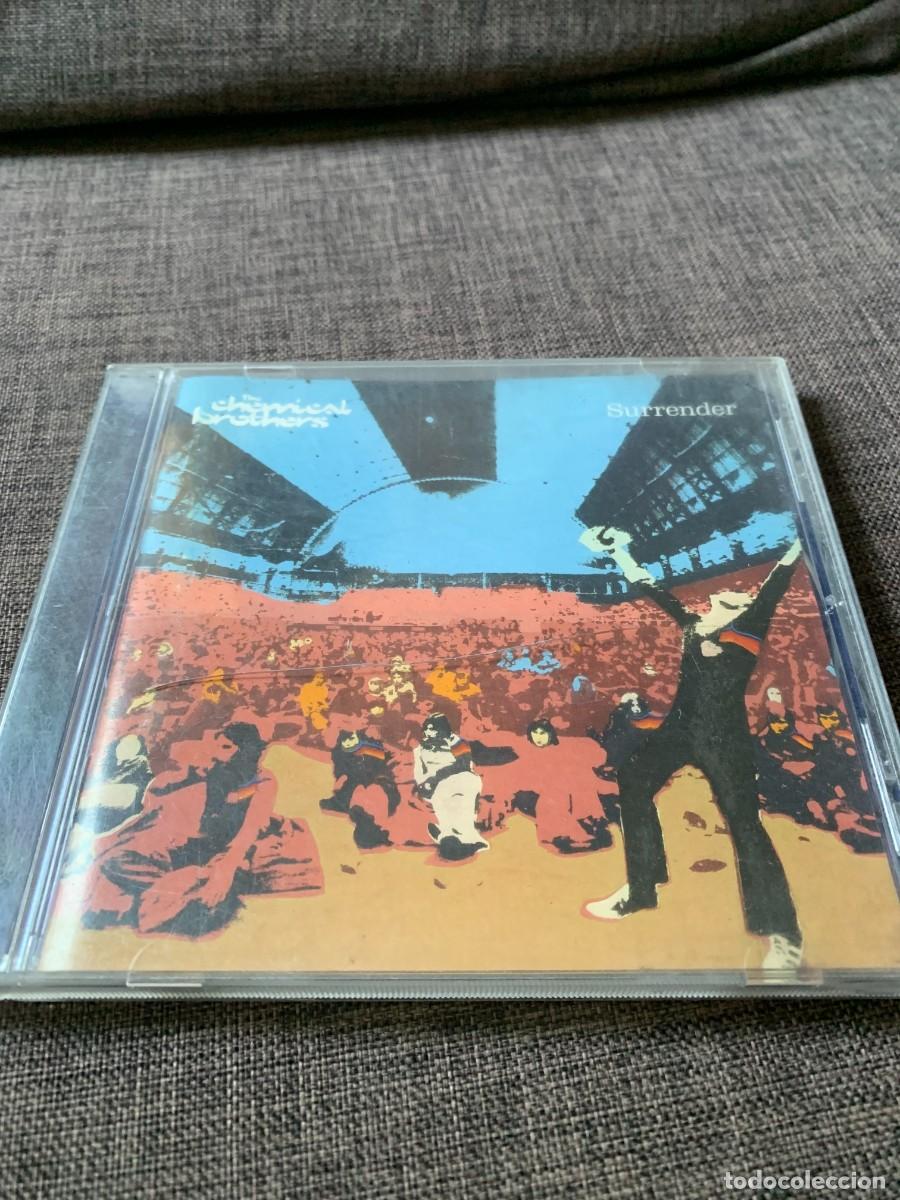 CDs de m&uacute;sica: CD. CHEMICAL BROTHERS. SURRENDER. LIBRILLO. PEDIDO MINIMO 10 EUROS.