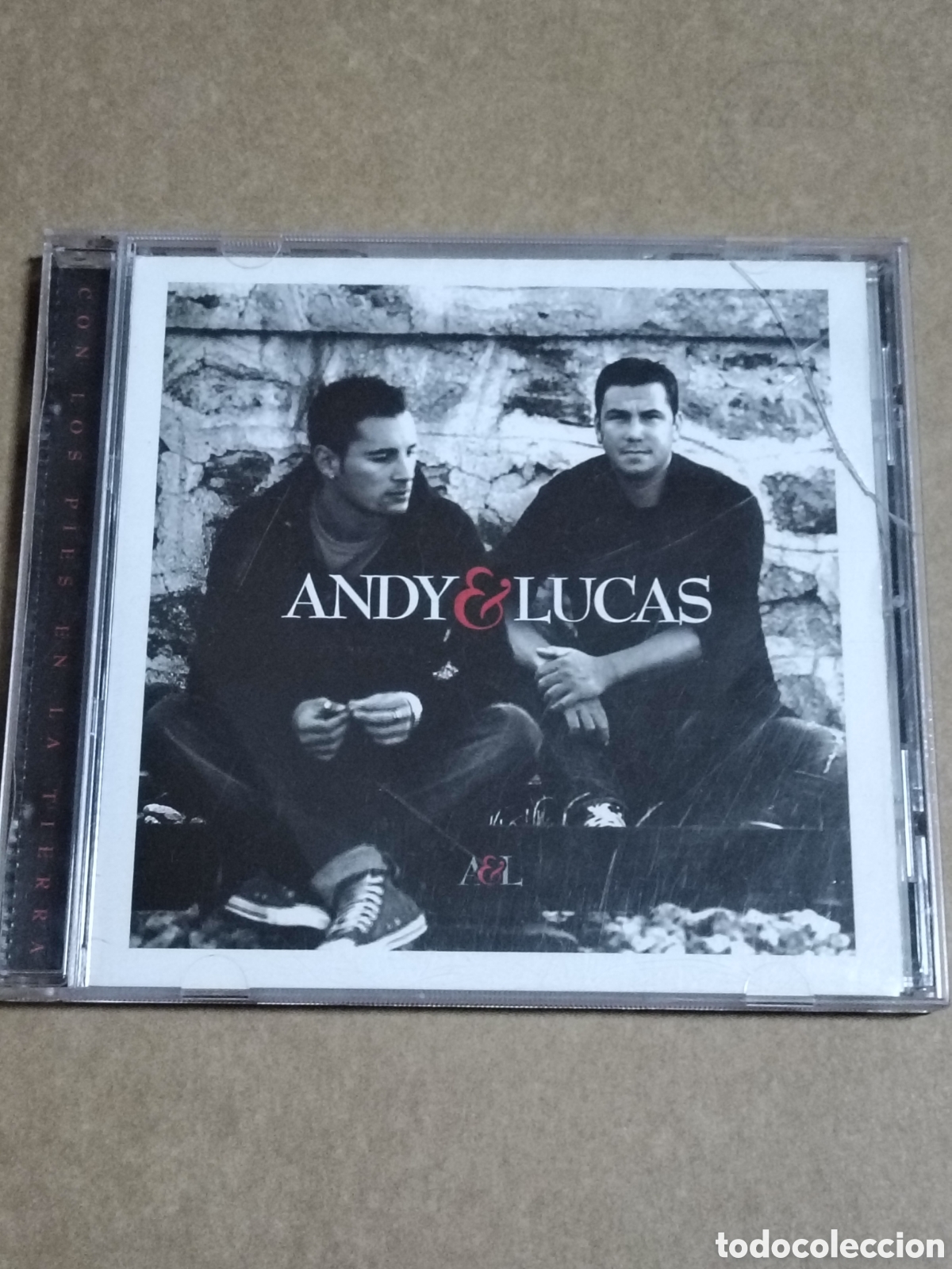 CDs de m&uacute;sica: Con los pies en la tierra, el cuarto &aacute;lbum del famoso d&uacute;o gaditano Andy y Lucas,