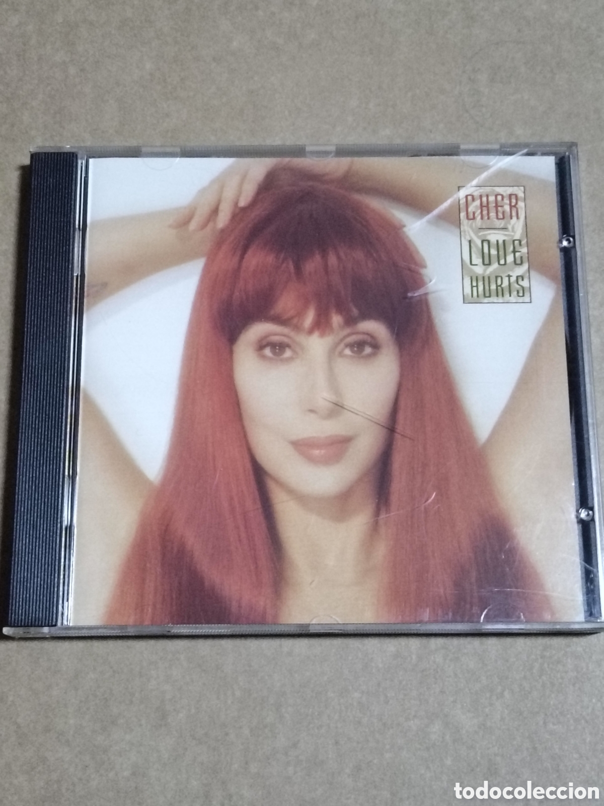 CDs de m&uacute;sica: Love Hurts&rdquo; de la cantante estadounidense Cher,