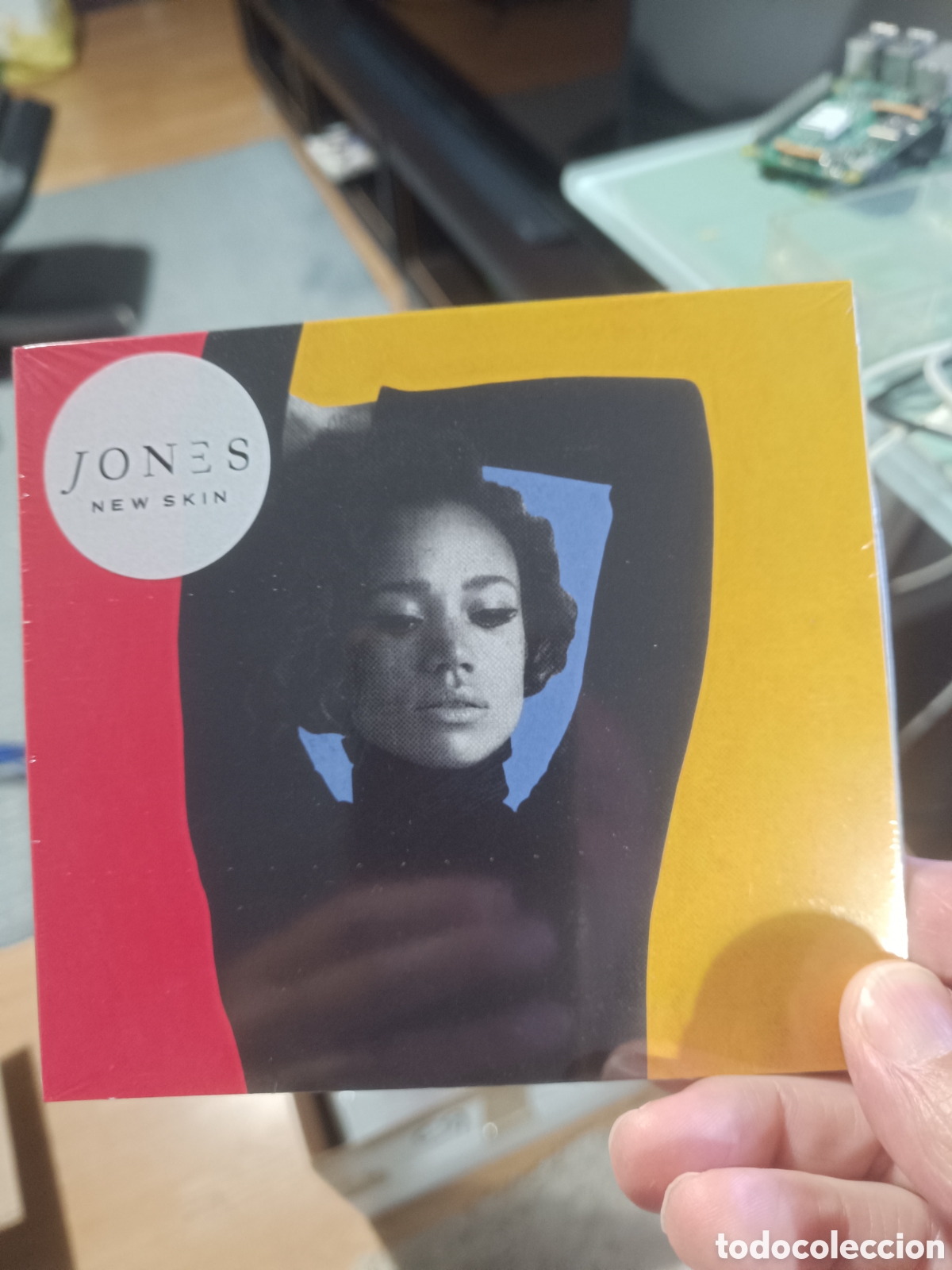 CDs de m&uacute;sica: Jones &lrm;&ndash; New Skin (CD, Digipack) (Precintado)