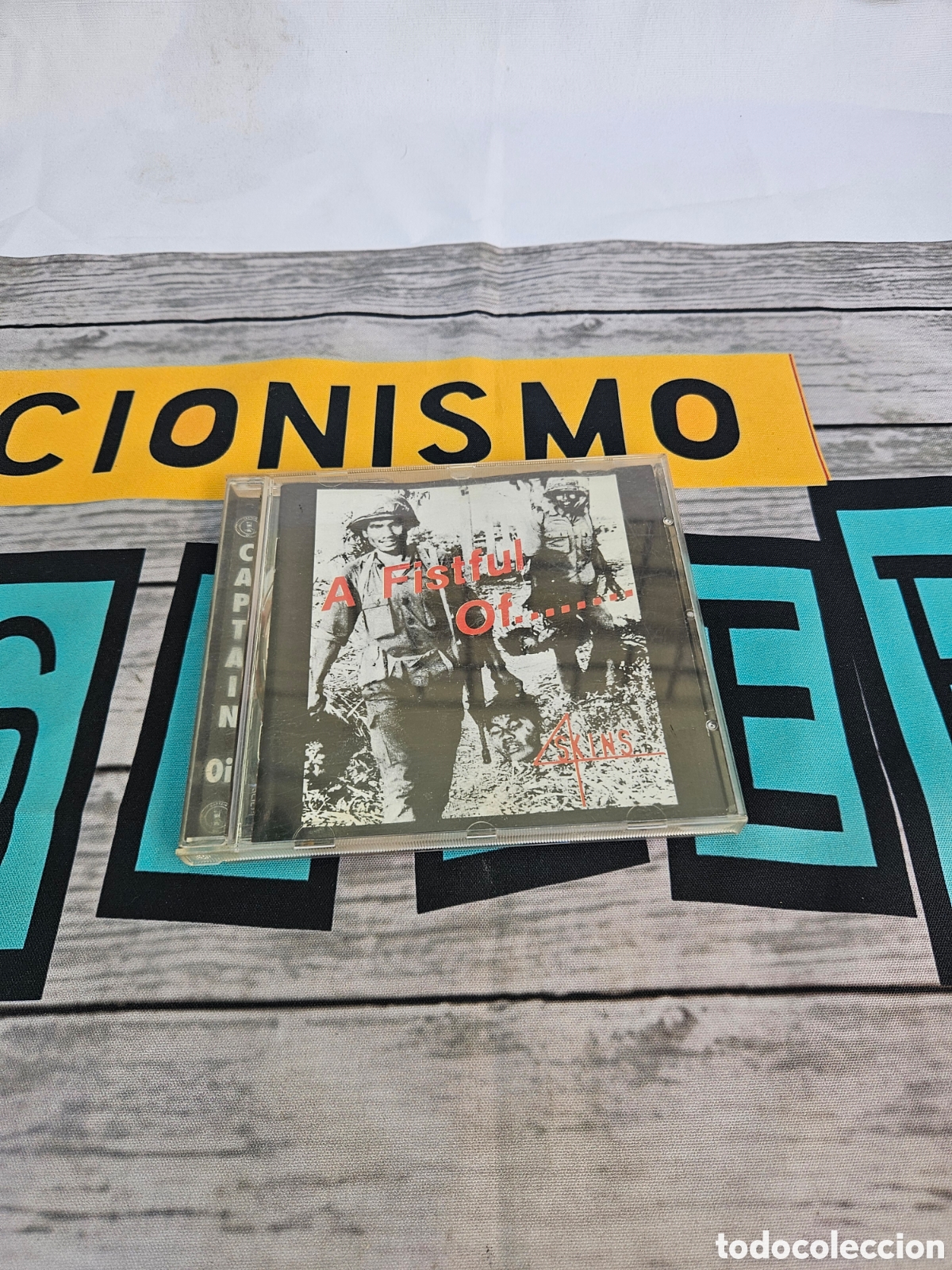 CDs de m&uacute;sica: MUSICA. A FISTFUL OF 4 SKINS. CAPTAIN
