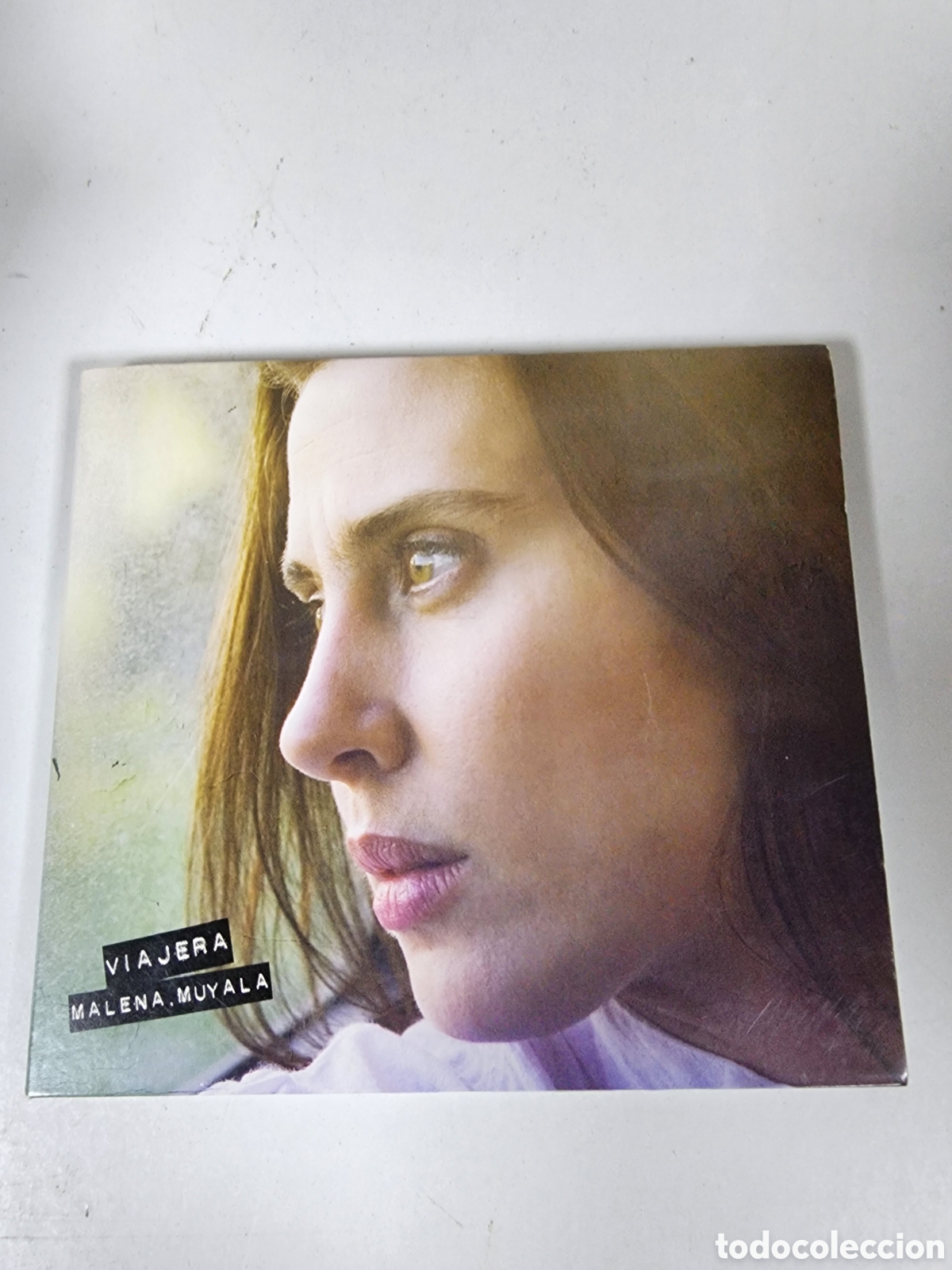 CDs de m&uacute;sica: Viajera&rdquo; de la cantante y compositora uruguaya Malena Muyala.