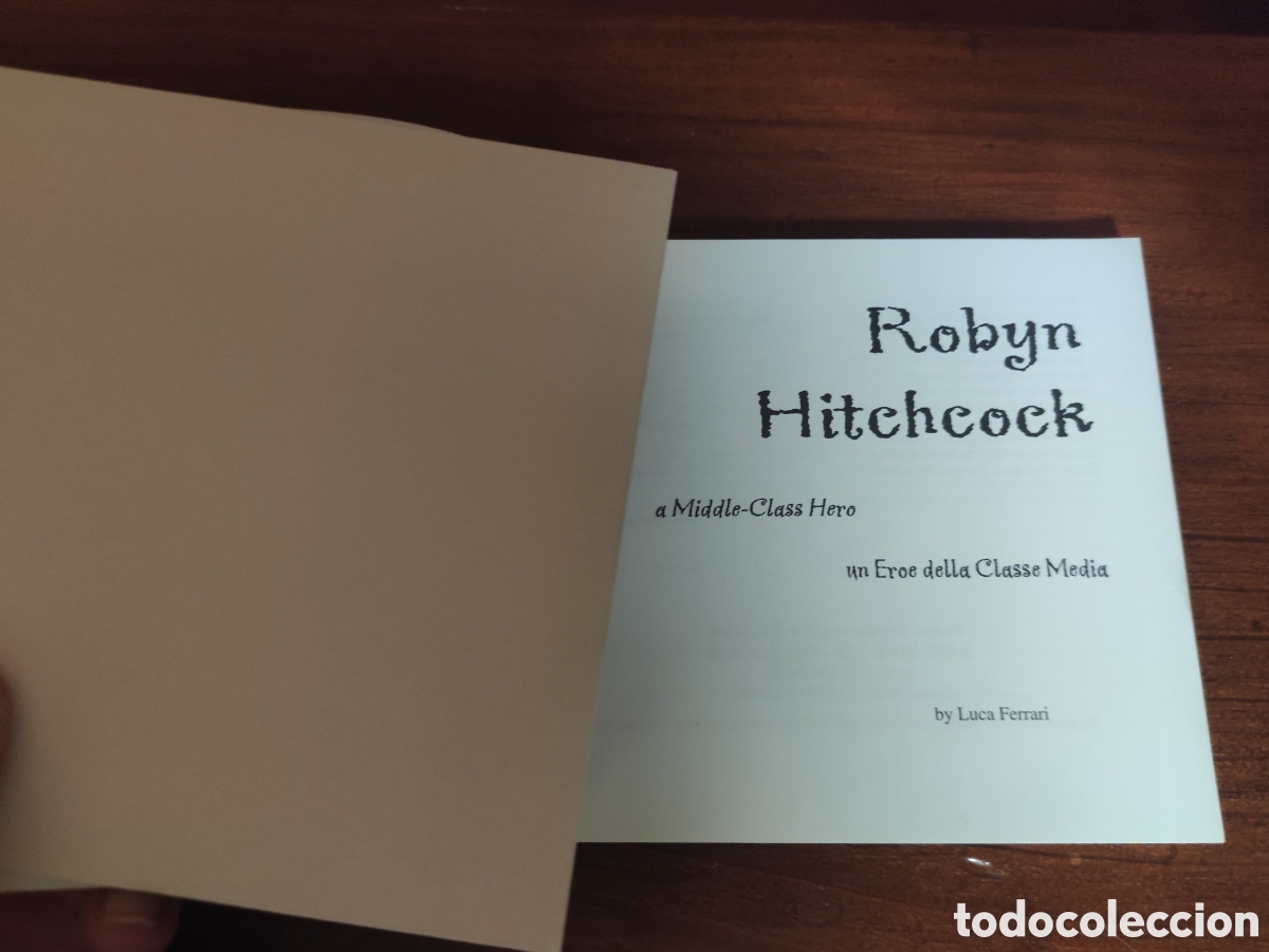 CDs de m&uacute;sica: ​Robyn Hitchcock - A Middle-Class Hero (Libro + CD / Sonic Book) - Foto 4