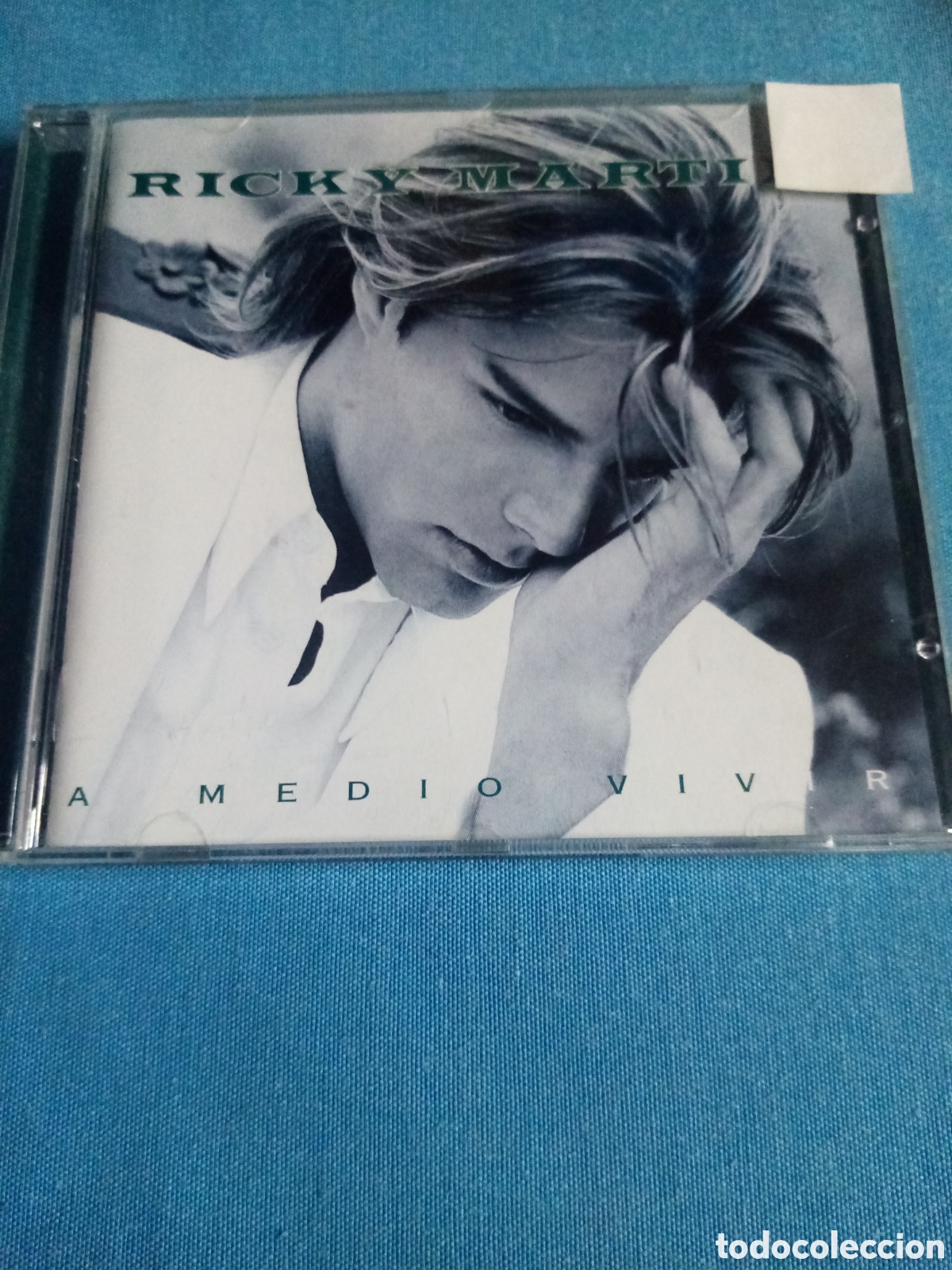 CDs de m&uacute;sica: CD RICKY MARTIN a medio vivir