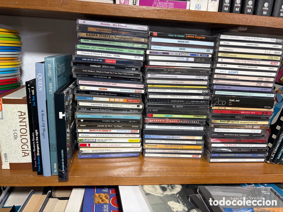 CDs de m&uacute;sica: Lote de unos 70 cds m&uacute;sica originales il divo gorillaz Sinatra ramones acdc&hellip;.