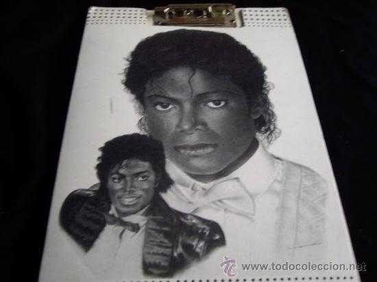 M&uacute;sica de colecci&oacute;n: RARA CARPETA POR UNA PARTE MICHAEL JACKSON Y POR LA PARTE TRASERA LOS BEATLES VER FOTO ADICIONAL