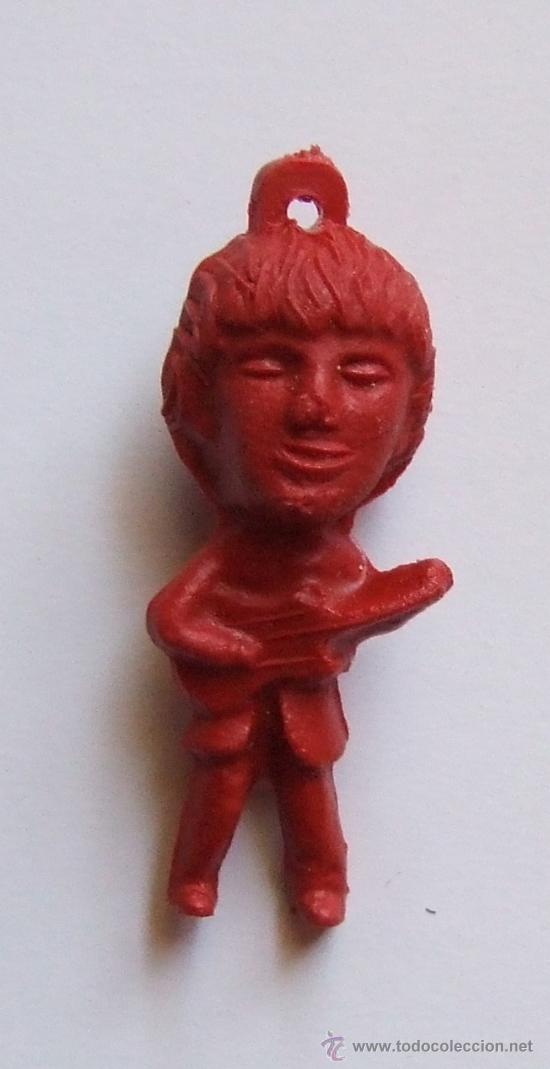 M&uacute;sica de colecci&oacute;n: BEATLES MU&Ntilde;EQUITO COLGANTE A&Ntilde;OS 60-70 COLOR ROJO