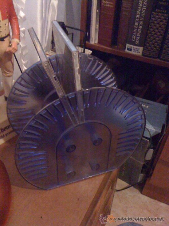 M&uacute;sica de colecci&oacute;n: Estanter&iacute;a para CD's. Circular. Para 20 cajas.