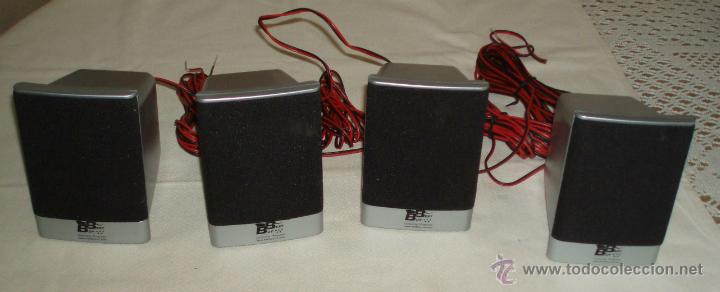 cuatro altavoces de la marca BB