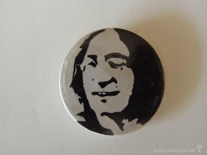 M&uacute;sica de colecci&oacute;n: CHAPA DE SOLAPA DEL CANTANTE Y COMPOSITOR DE LOS BEATLES JOHN LENNON