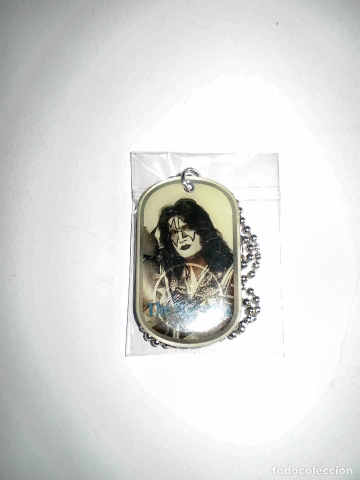 Musica di collezione: COLGANTE MET&Aacute;LICO CON CADENA DE LA BANDA KISS - ROCK TAGS - MERCHANDISING - SPACEMAN
