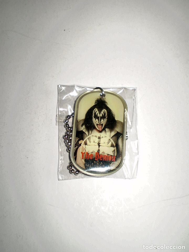 Musica di collezione: COLGANTE MET&Aacute;LICO CON CADENA DE LA BANDA KISS - ROCK TAGS - MERCHANDISING - THE DEMON