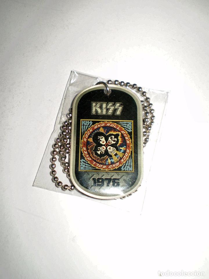 Musica di collezione: COLGANTE MET&Aacute;LICO CON CADENA DE LA BANDA KISS - ROCK AND ROLL OVER 1976 - ROCK TAGS