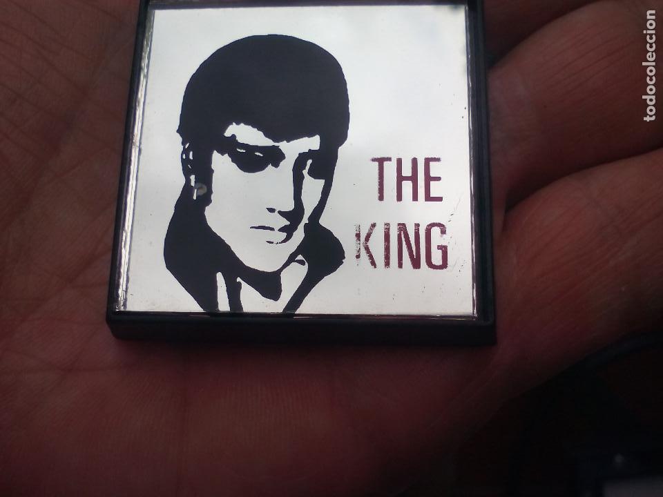 M&uacute;sica de colecci&oacute;n: THE KING, ELVIS PRESLEY. PIN ESPEJO, EMBLEMA,