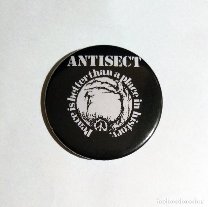 Collectible Music: ANTISECT - PEACE IS BETTER THAN A PLACE IN HISTORY CHAPA 59mm (CON IMPERDIBLE) - CRUST PUNK