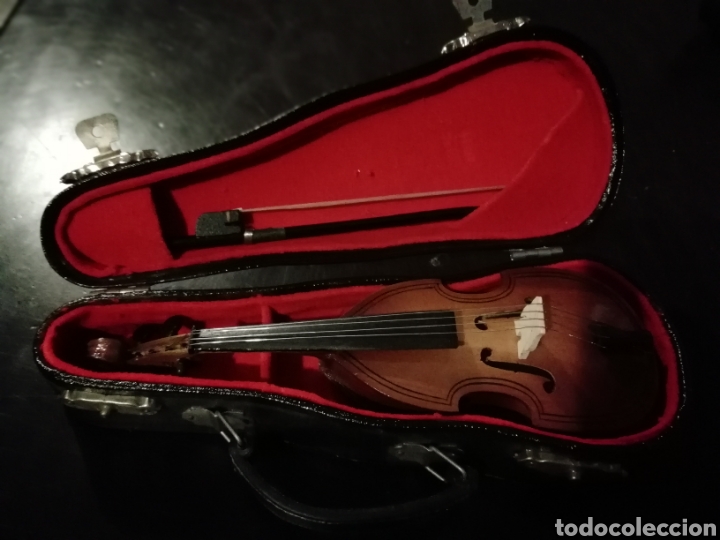 M&uacute;sica de colecci&oacute;n: Peque&ntilde;o violin de madera con su caja original, musica