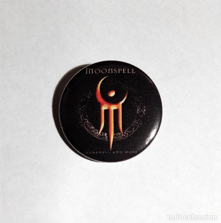 Collectible Music: MOONSPELL - DARKNESS AND HOPE CHAPA 31mm (CON IMPERDIBLE) - GOTHIC METAL DOOM METAL