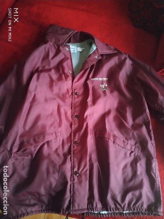 M&uacute;sica de colecci&oacute;n: CAPTAIN HOLLYWOOD PROJECT Chubasquero oficial