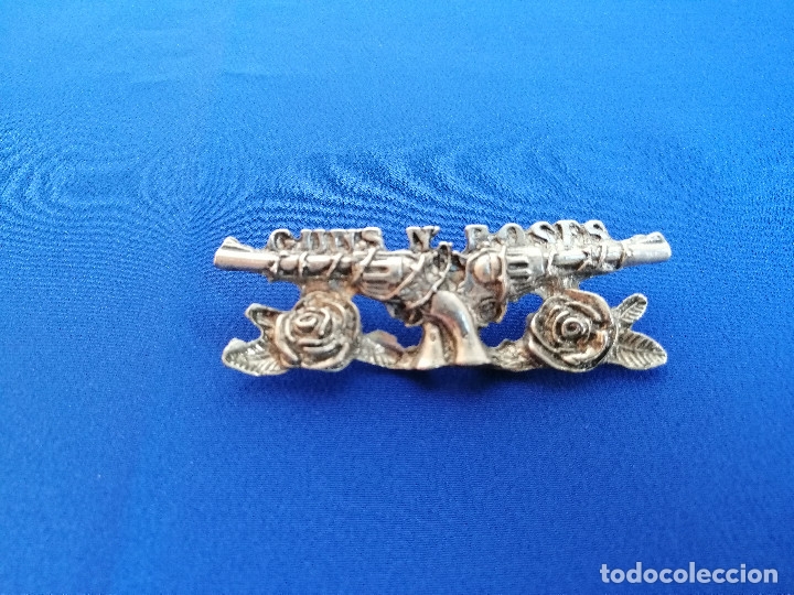 M&uacute;sica de colecci&oacute;n: PIN GUNS AN ROSES - Foto 2