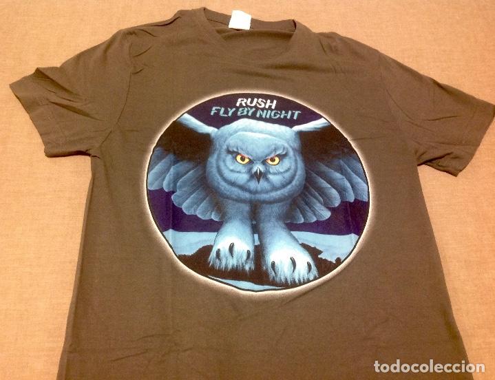 M&uacute;sica de colecci&oacute;n: CAMISETA RUSH - FLY BY NIGHT - Foto 1