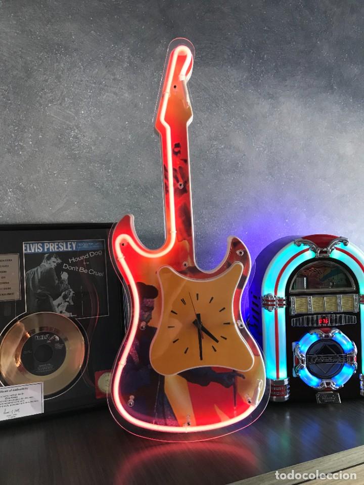 M&uacute;sica de colecci&oacute;n: ELVIS PRESLEY NEON EN FORMA DE GUITARRA