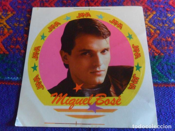 M&uacute;sica de colecci&oacute;n: PEGATINA ADHESIVO MIGUEL BOS&Eacute;. REVISTA JANA. A&Ntilde;OS 80. 9,5X9,5 CMS. RARA. BUEN ESTADO.