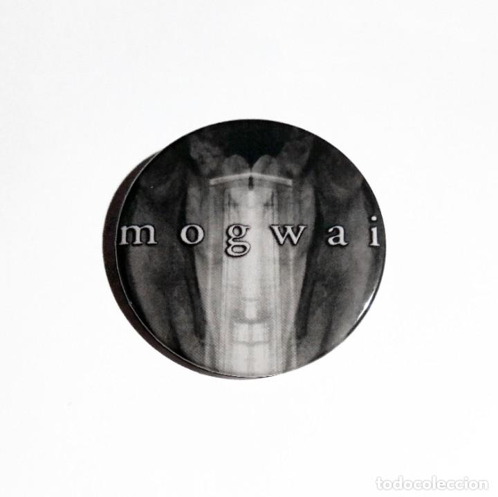 M&uacute;sica de colecci&oacute;n: MOGWAI - KICKING A DEAD PIG CHAPA 59mm (CON IMPERDIBLE) - POST-ROCK