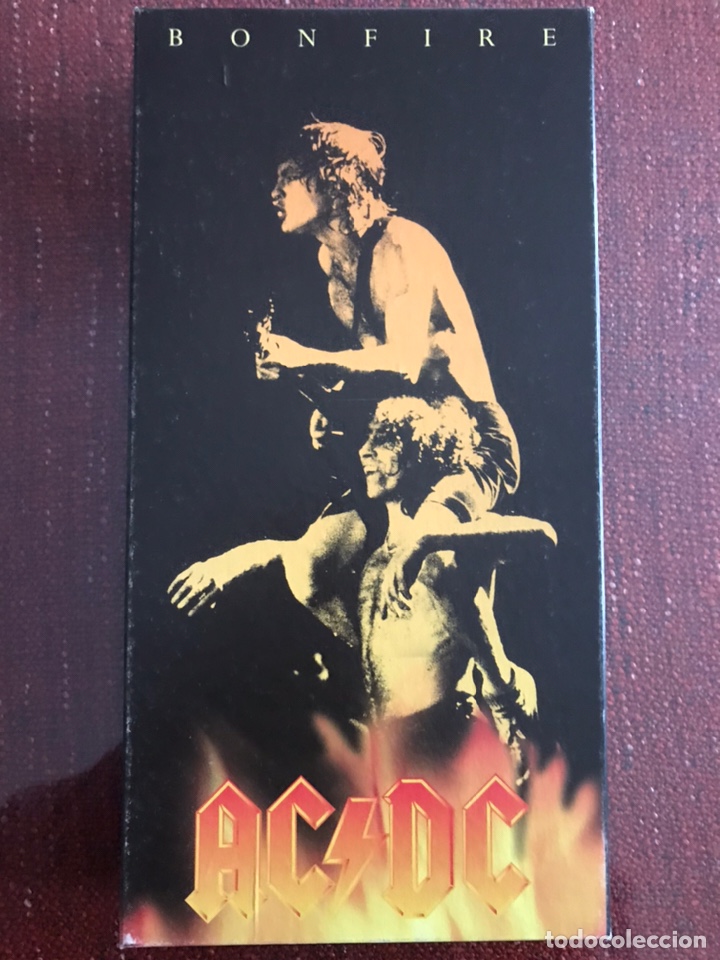 Música de colección: Caja edición especial AC/DC. Bonfire. Completa, con libreto, cd,s, pegatinas y pósters - Foto 1 - 243191275