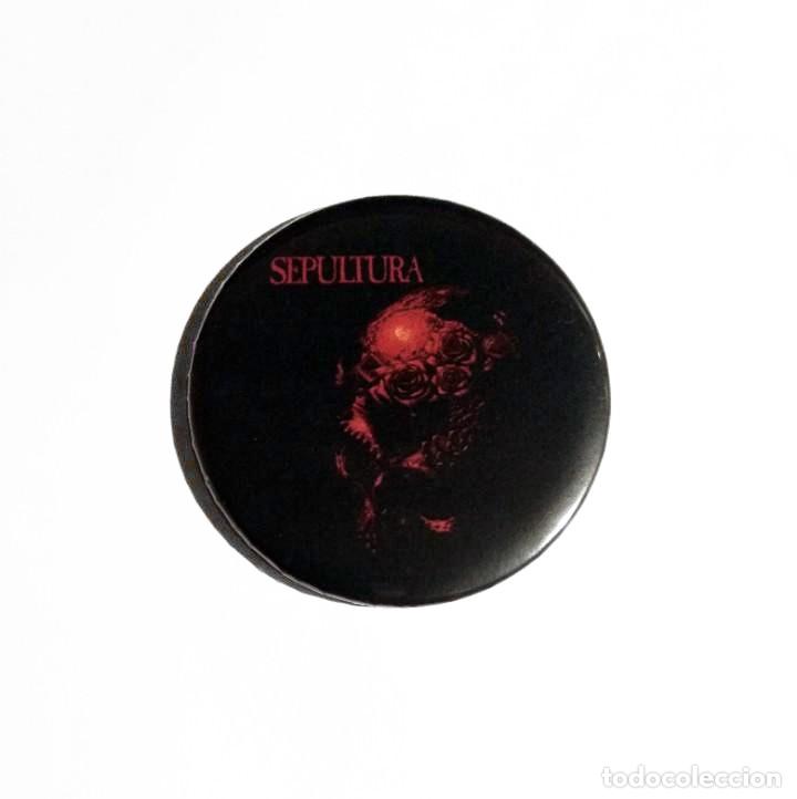 Musique de collection: SEPULTURA - BENEATH THE REMAINS ABREBOTELLAS 59MM (CON IM&Aacute;N PARA NEVERA) - THRASH METAL