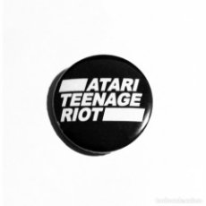 Música de colección: ATARI TEENAGE RIOT - LOGO CHAPA 31MM (CON IMPERDIBLE) - INDUSTRIAL DIGITAL HARDCORE