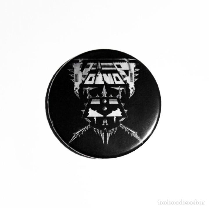 Collectible Music: VOIVOD - LOGO ABREBOTELLAS 59MM (CON IM&Aacute;N PARA PONER EN LA NEVERA) - METAL PROGRESIVO THRASH METAL