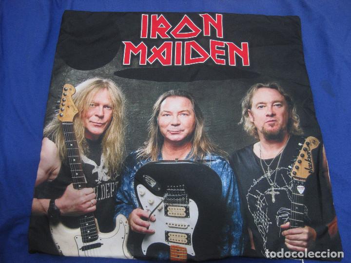 M&uacute;sica de colecci&oacute;n: FUNDA DE COJIN IRON MAIDEN GUITARRISTAS DAVE MURRAY ADRIAN SMITH JANICK GERS FENDER JACKSON