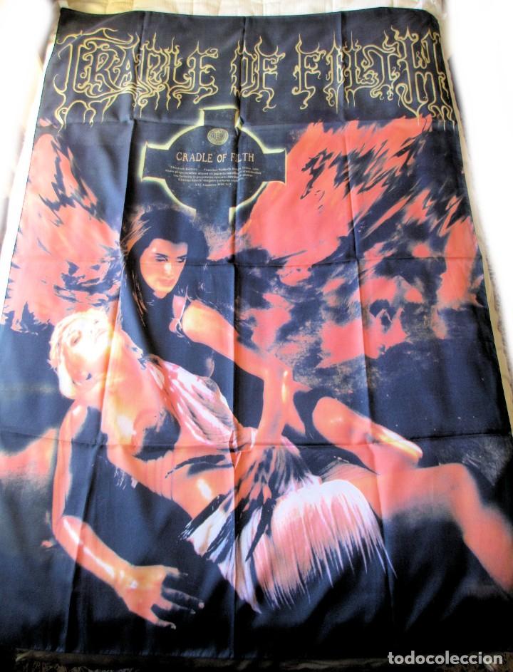 Musique de collection: Bandera Grande del Grupo Musical CRADLE OF FILTH - Mide 1,37 x 0,94 cm.