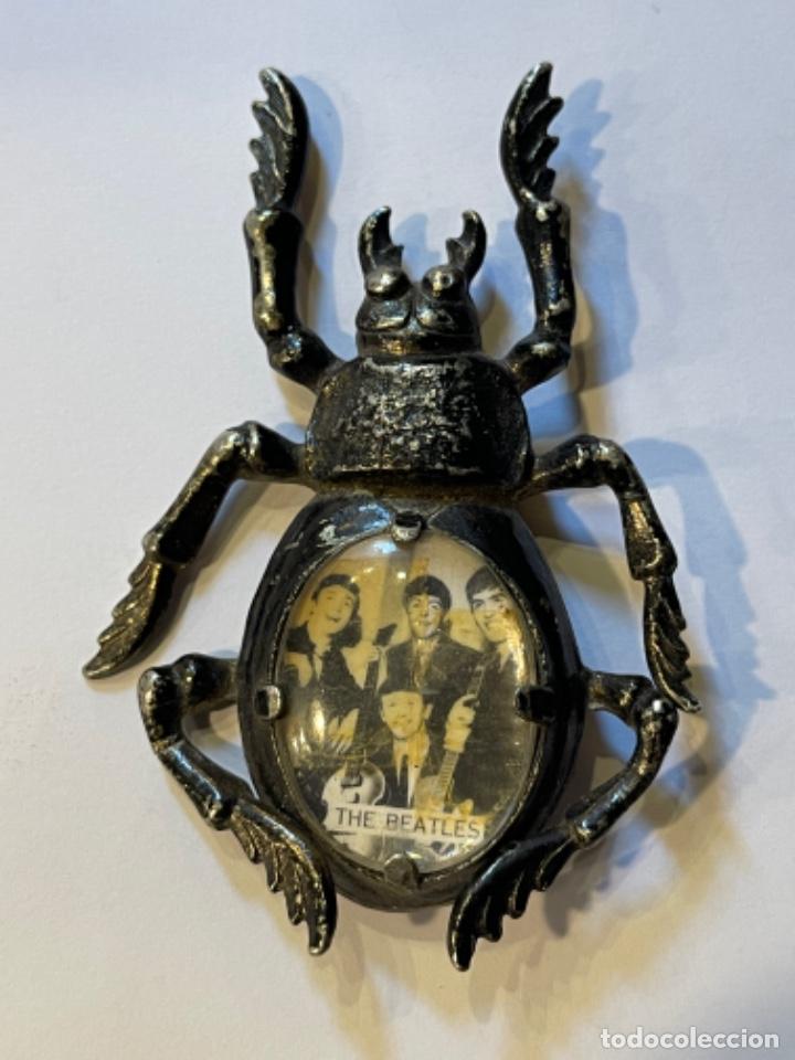 M&uacute;sica de colecci&oacute;n: THE BEATLES BROCHE AGUJA CON FORMA ESCARABAJO BAJO LICENCIA NEMS LTD -ORIGINAL A&Ntilde;OS 60 (GBM)