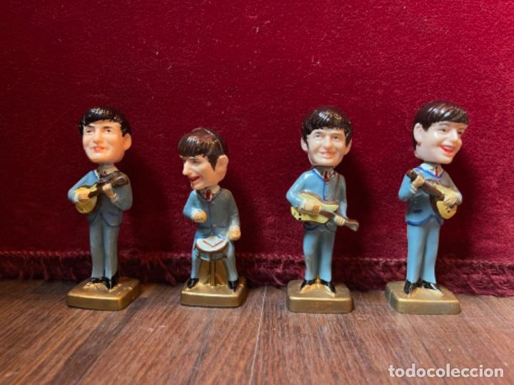 M&uacute;sica de colecci&oacute;n: THE BEATLES TOP CAKE A&Ntilde;O 1964 JUEGO DE 4 FIGURAS PL&Aacute;STICO PINTADAS A MANO MED: 10 CMS ALTO (GBM)