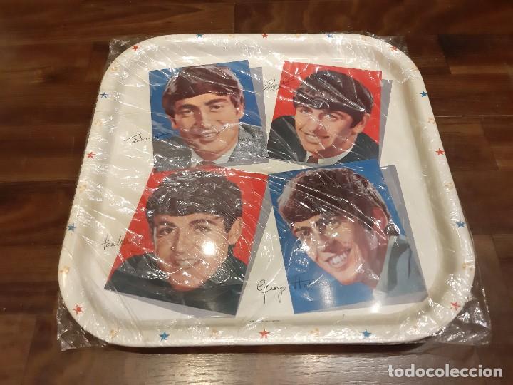 M&uacute;sica de colecci&oacute;n: THE BEATLES / MEMORABILIA BANDEJA CON SU PL&Aacute;STICO DE ORIGEN MEDIDAS 33 X 33 CMS GREAT BRITAIN (GBM)