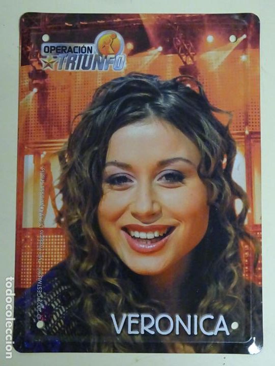 Musique de collection: CARTEL CHAPA DE METAL. OPERACI&Oacute;N TRIUNFO OT 2002. PRIMERA EDICI&Oacute;N. VERONICA VERO. 17,5X12,5CM