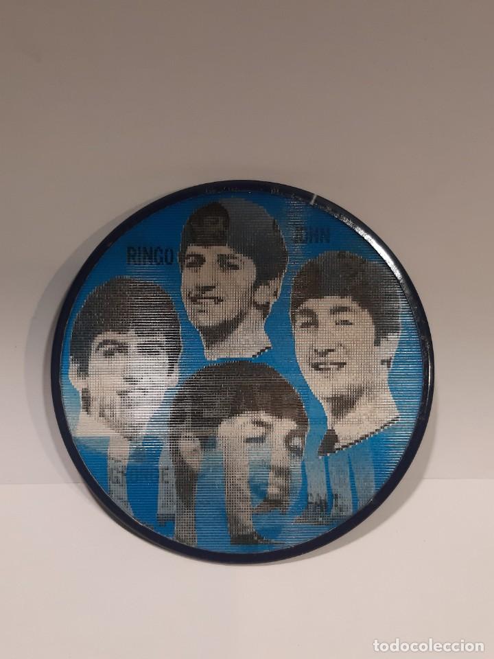 M&uacute;sica de colecci&oacute;n: THE BEATLES / CHAPA 3 D CON 2 IMAGINES U.S.A A&Ntilde;OS 60 (GBM)
