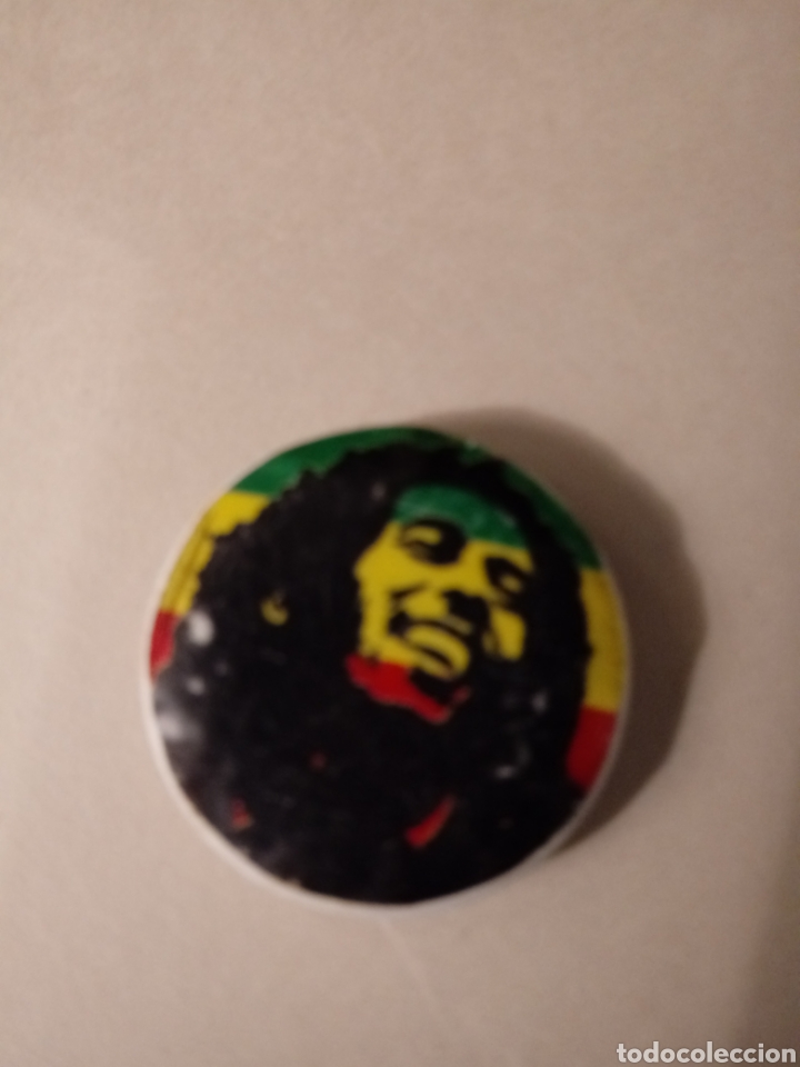 M&uacute;sica de colecci&oacute;n: Peque&ntilde;a chapa con Bob Marley