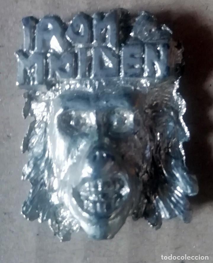 M&uacute;sica de colecci&oacute;n: PIN DE METAL VINTAGE A&Ntilde;OS 80- IRON MAIDEN EDDIE primer LP - RARO
