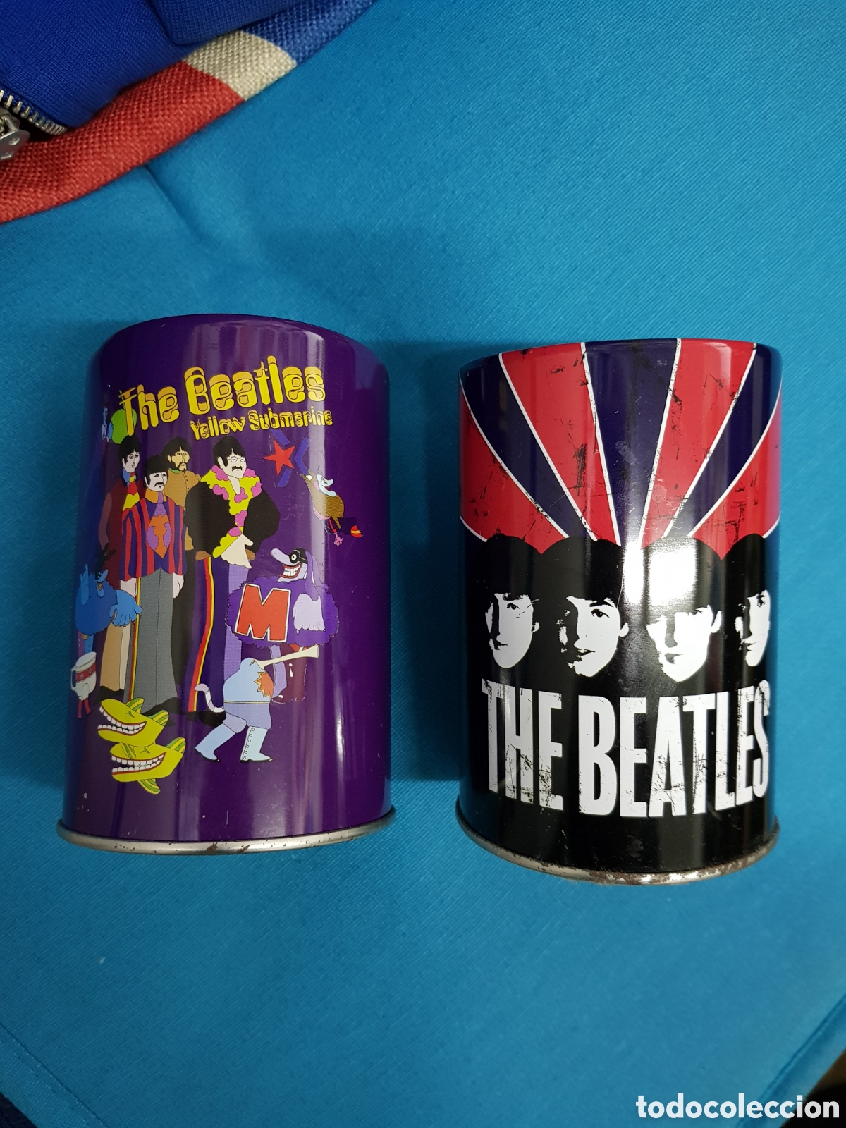 Collectible Music: THE BEATLES: CARAS 1964 Y YELLOW SUBMARINE-PORTALAPICES,CUBILETE,LICENCIA APPLE CORPS.