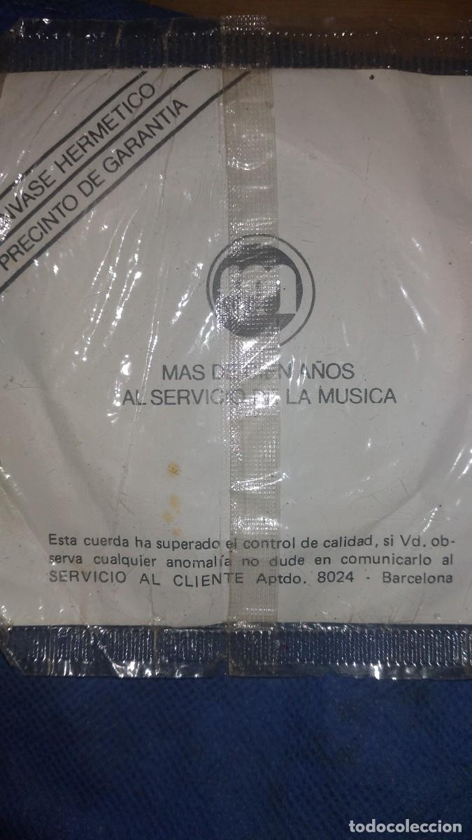 M&uacute;sica de colecci&oacute;n: cuerda de guitarra gato negro - Foto 2