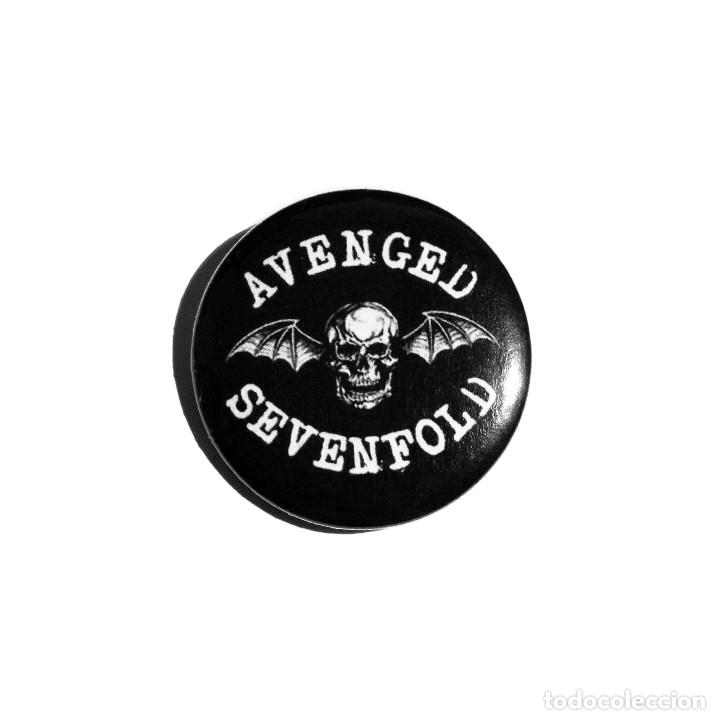 Collectible Music: AVENGED SEVENFOLD - LOGO CHAPA 31MM (CON IMPERDIBLE) - HEAVY METAL METALCORE