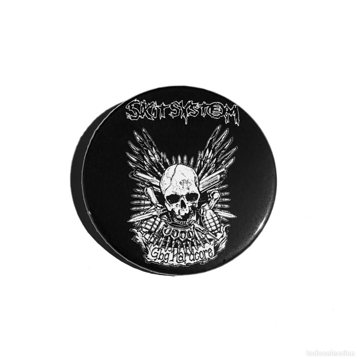 M&uacute;sica de colecci&oacute;n: SKITSYSTEM - CHAPA 59MM (CON IMPERDIBLE) - CRUST PUNK DEATH METAL
