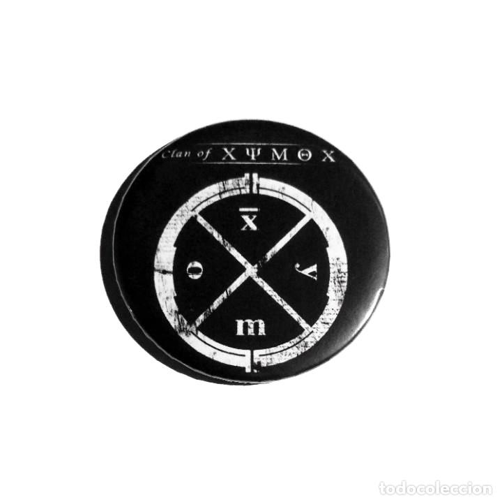 Collectible Music: CLAN OF XYMOX - LOGO CHAPA 59MM (CON IMPERDIBLE) - DARKWAVE ROCK G&Oacute;TICO